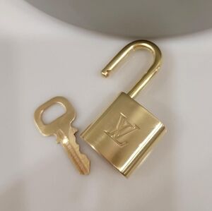 💯 Authentic Louis Vuitton Padlock and Key Gold Brass